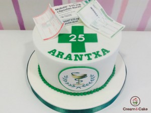 tarta aniversario decorada para farmaceutica