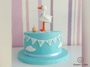 tarta fondan para bautizo decorada figura cigúeña