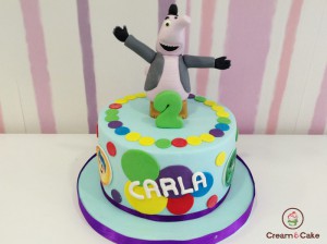 tarta cumpleaños niña figura dibujos animados